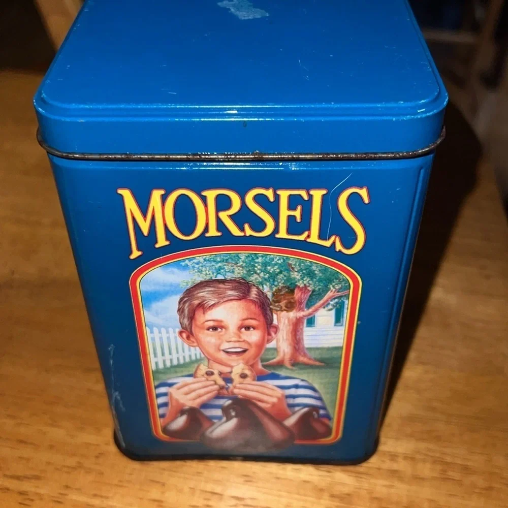 Vintage Nestle Toll House Tin